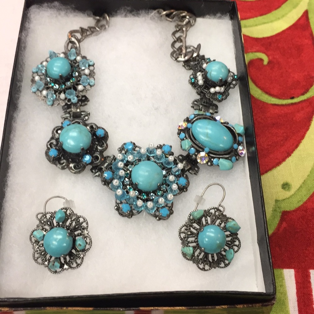 Ear and necklace